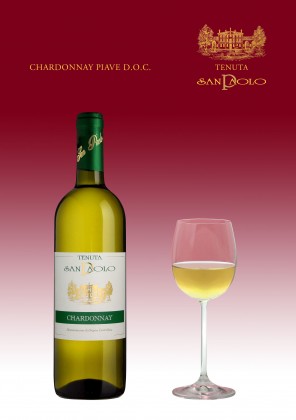 CHARDONNAY PIAVE D.O.C. Vino dall’aroma intenso, dalla freschezza esaltante, dall’aspetto leggiadro. È equilibrato e completo nel suo sapore. È indicato per aperitivi, antipasti magri, minestre asciutte e in brodo, piatti a base di uova e di pesce. Da servire ad una temperatura di 10-12° C.