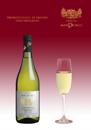 PROSECCO D.O.C. DI TREVISO – VINO FRIZZANTE Vino che si presenta come delizia della meravigliosa Terra Trevigiana. Si nobilita nella versione frizzante grazie alla rifermentazione naturale. Floreale e gioioso, è al contempo fine e delicato. È indicato per aperitivi e antipasti in generale. Da servire ad una temperatura di 6-8° C.