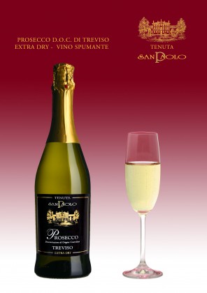 PROSECCO D.O.C. DI TREVISO EXTRA DRY – VINO SPUMANTE Vino aromaticamente fruttato e floreale, con un bouquet fresco e sapido al palato. Le colline Trevigiane, illuminate dal sole, regalano pregiate uve per ottenere questo delizioso tripudio di bollicine. È indicato per aperitivi, brindisi in compagnia, piatti a base di pesce e dolci. Da servire ad una temperatura di 8-10° C.